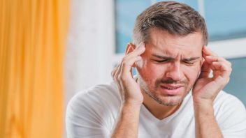 لنزهای تماسی میتوانند باعث سردرد شوند؟