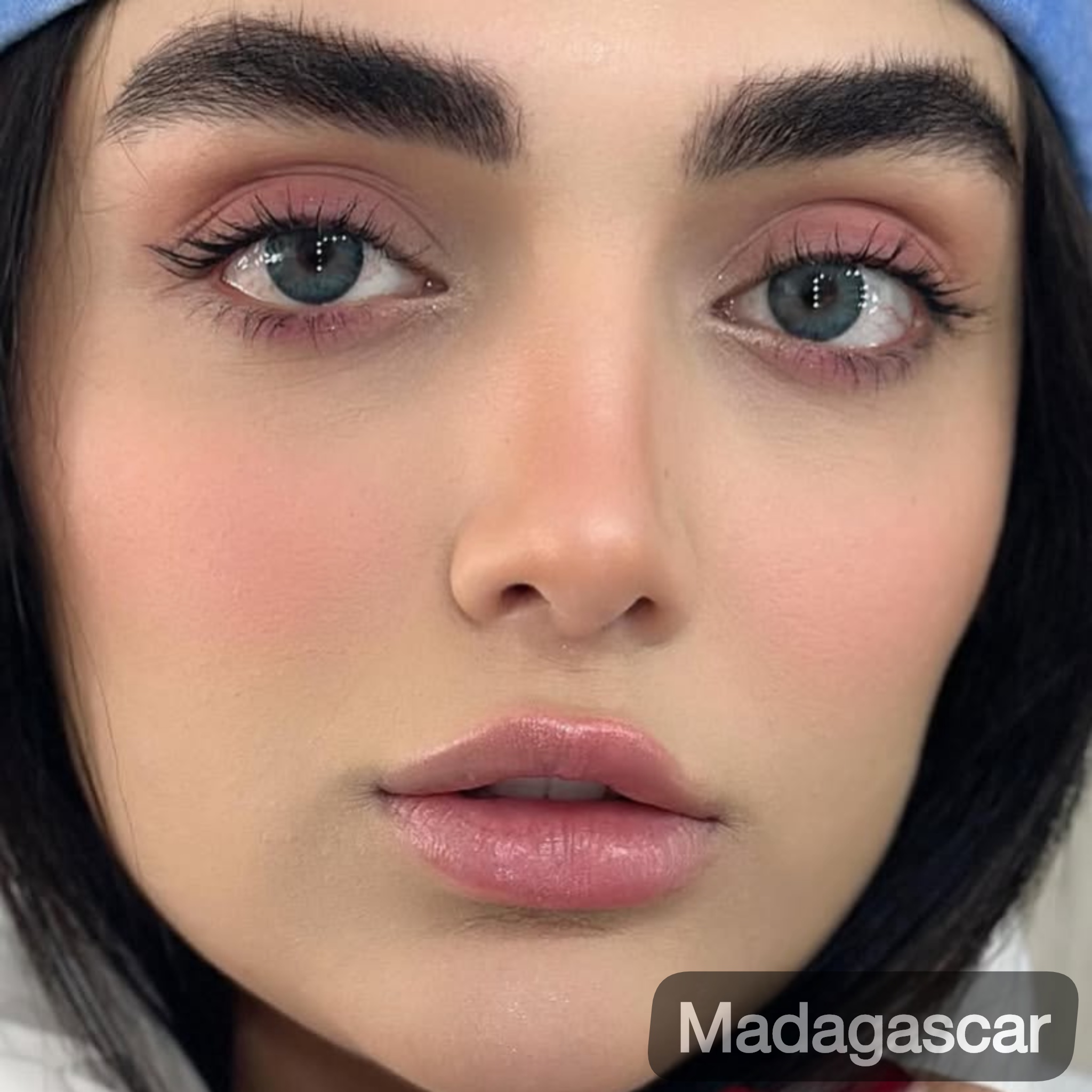لنز رنگی سالانه آیسکالر (Icecolor Luxury)